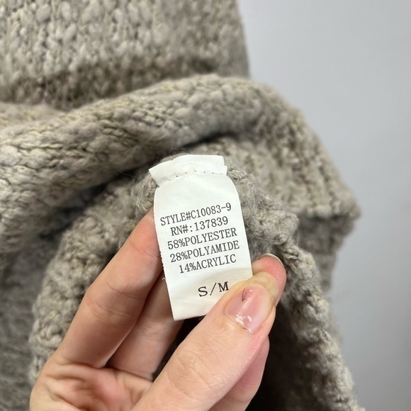 Altar’d State Women’s Grey Popcorn Knit Lovely Lash V Neck Sweater - Picture 10 of 12